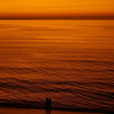 Fabulous Canteras First Beachfront Apartamento